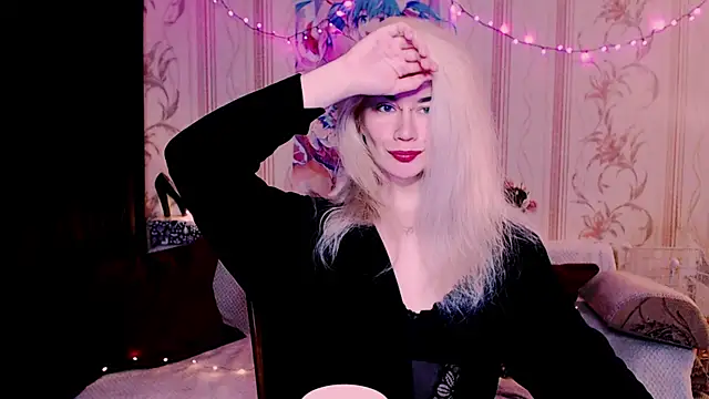 xxxcharismaaa online show from April 24, 4:26 am