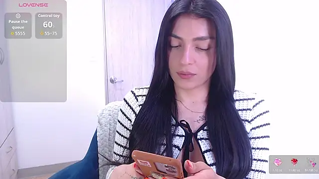 Snapshot of EricaVanderhill chatting on October 24, 7:19 pm EricaVanderhill online show from October 24, 7:19 pm