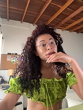 GabriSaenz online show from April 25, 1:37 pm