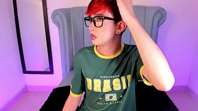 Chris boy  online show from April 24, 5:10 am