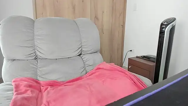 xspecialoomx online show from April 22, 2:13 pm