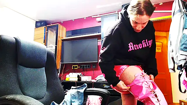 Fem-Boy40 online show from April 5, 10:30 pm