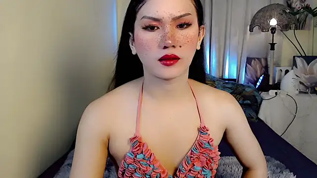 Snapshot of beatrice_21 chatting on October 23, 12:47 am beatrice 21 online show from October 23, 12:47 am