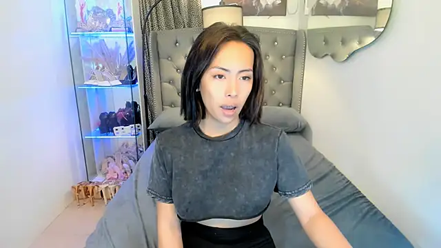 reighnempress online show from January 6, 4:49 am