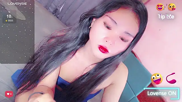 amomentoflust69 online show from April 2, 12:25 pm