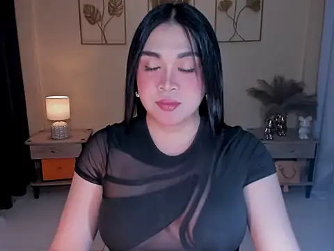 MaxeneCullens online show from April 17, 2:25 am