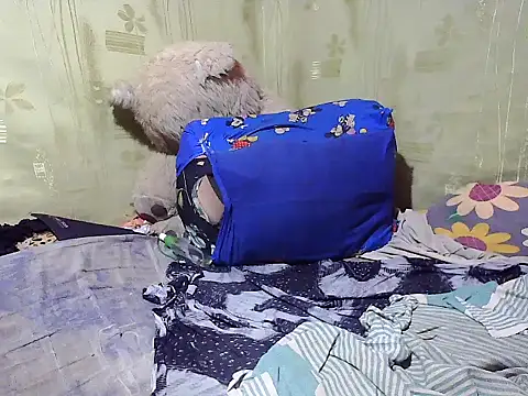 Snapshot of Alora-shine chatting on March 9, 10:41 am Alora-shine online show from March 9, 10:41 am