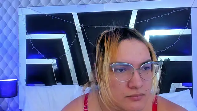 Snapshot of katya_kozlov chatting on September 20, 5:35 am katya kozlov online show from September 20, 5:35 am