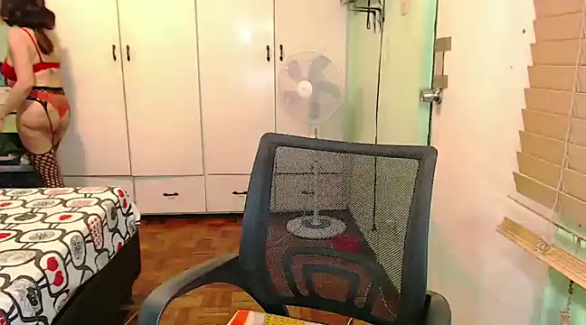 Snapshot of Ezradeliciosa chatting on December 20, 2:08 am Ezradeliciosa online show from December 20, 2:08 am