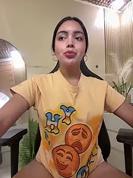 HotstuffCherrySummer online show from April 18, 11:12 am