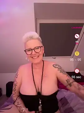 German Milf online show from June 1, 6:31 pm
