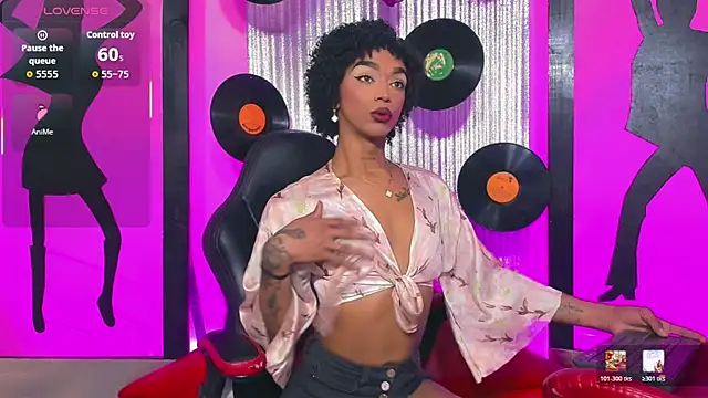 nickyminach  online show from March 10, 7:17 pm