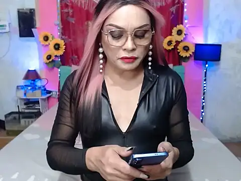 UrAsianPrincessDanie online show from April 25, 7:00 pm