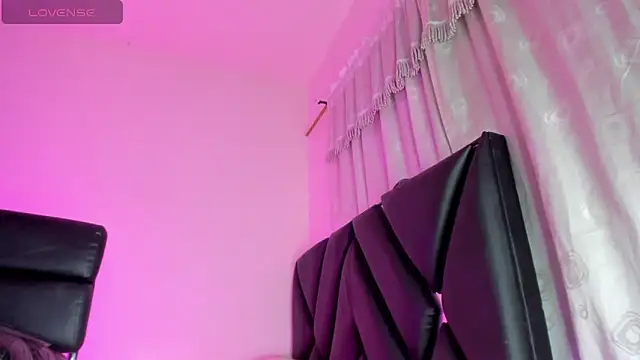 Snapshot of stephany_doll_ chatting on October 23, 4:05 am stephany doll online show from October 23, 4:05 am