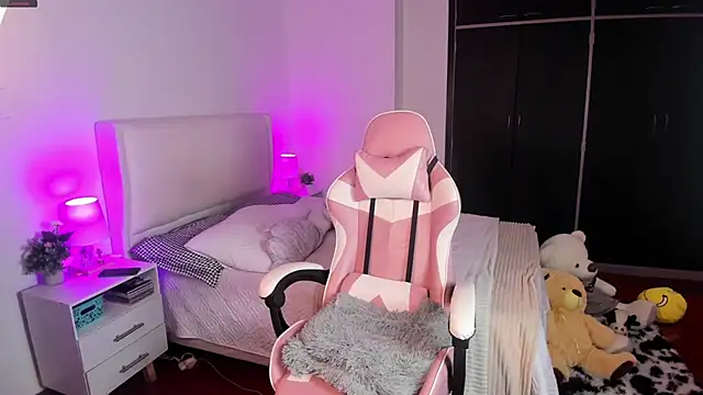 Ainhoads online show from January 14, 2:15 pm