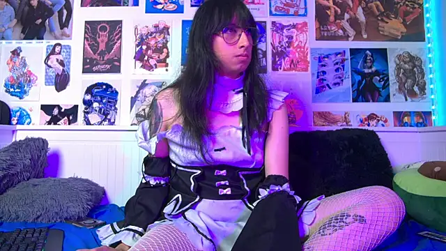 snowblack  online show from February 21, 2:27 pm