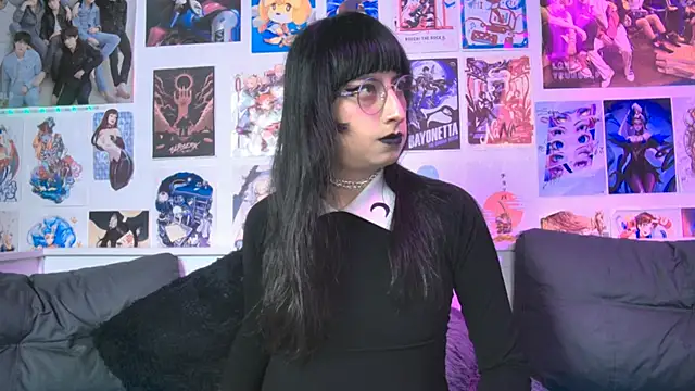 snowblack  online show from October 27, 4:37 pm