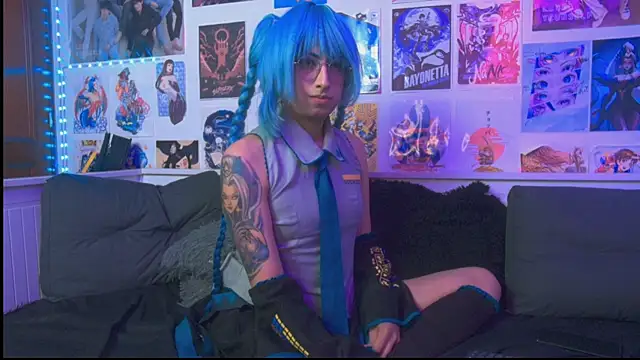 snowblack  online show from March 11, 5:17 pm