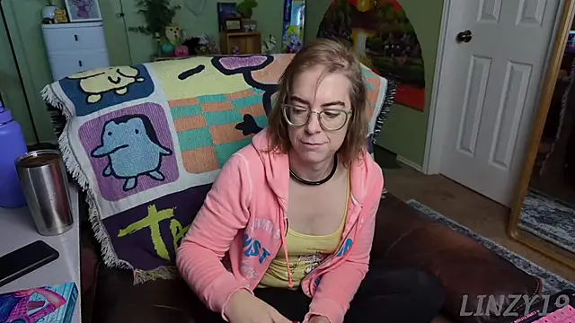 Linzy 19 online show from February 3, 3:06 pm