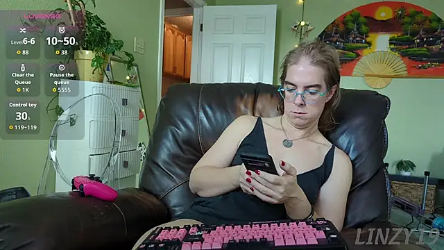 Linzy 19 online show from September 15, 8:36 pm